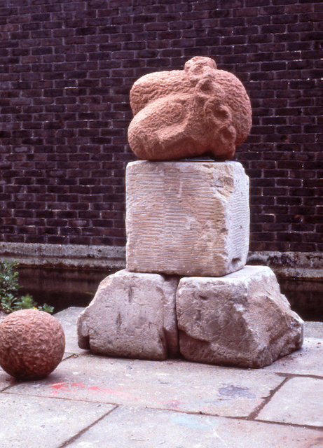 Antoni Przechrzta - Zwycięstwo,  kamień, Londyn, Chelsea College of Arts (1989)